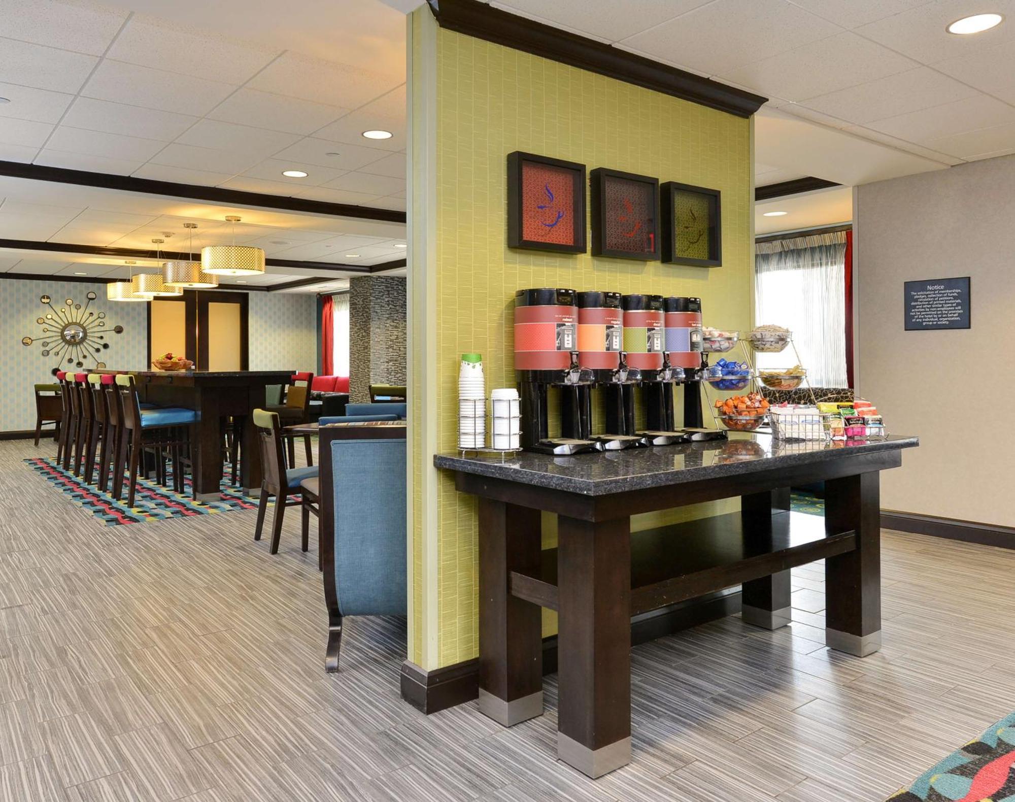 Hampton Inn Iowa City/University Area Exterior photo