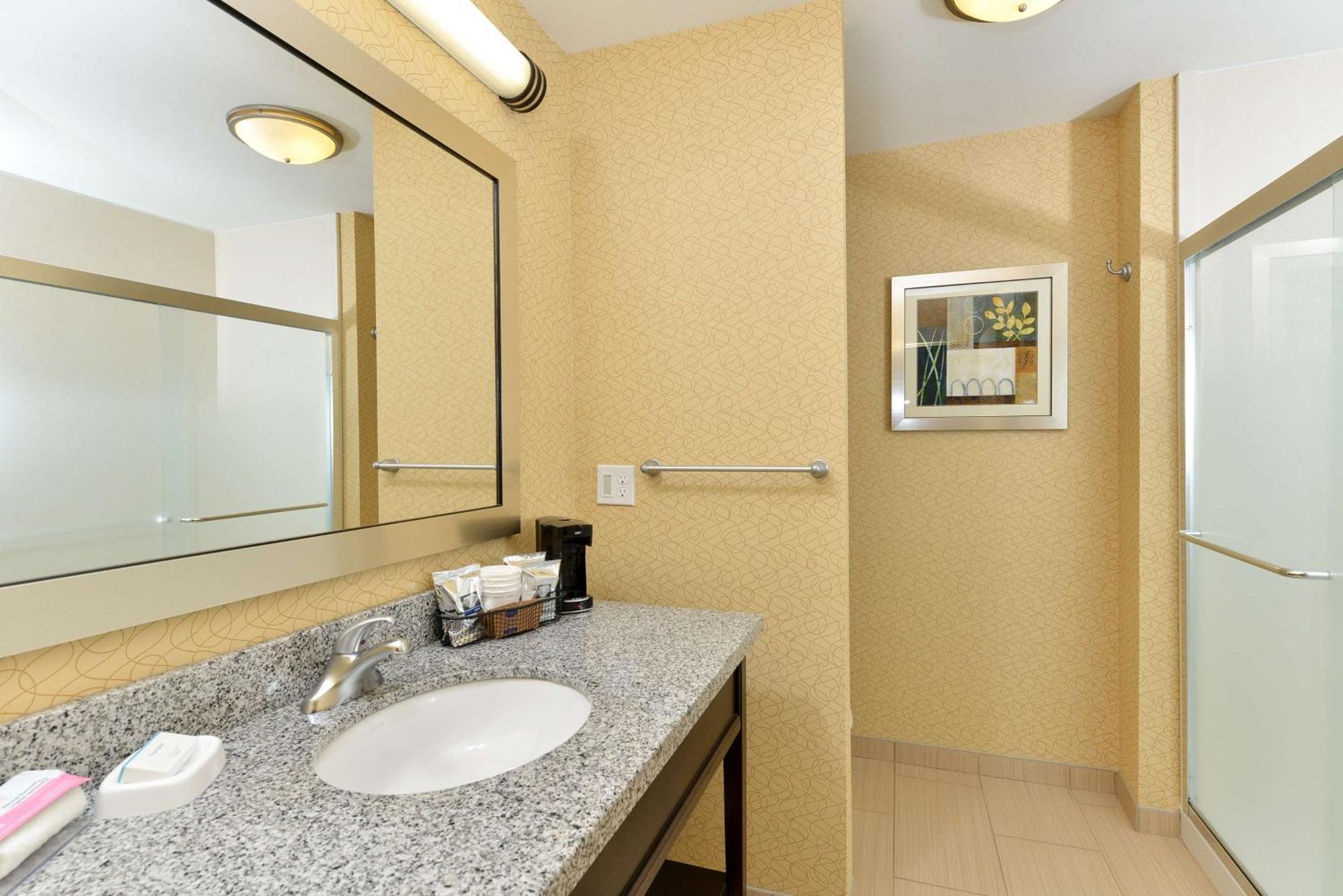 Hampton Inn Iowa City/University Area Exterior photo