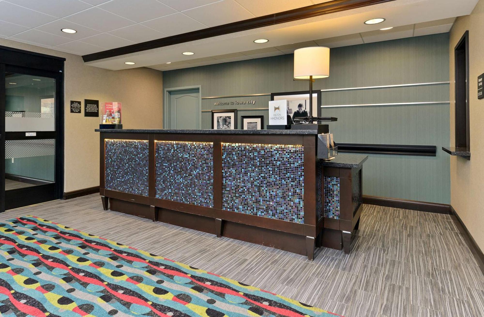 Hampton Inn Iowa City/University Area Exterior photo