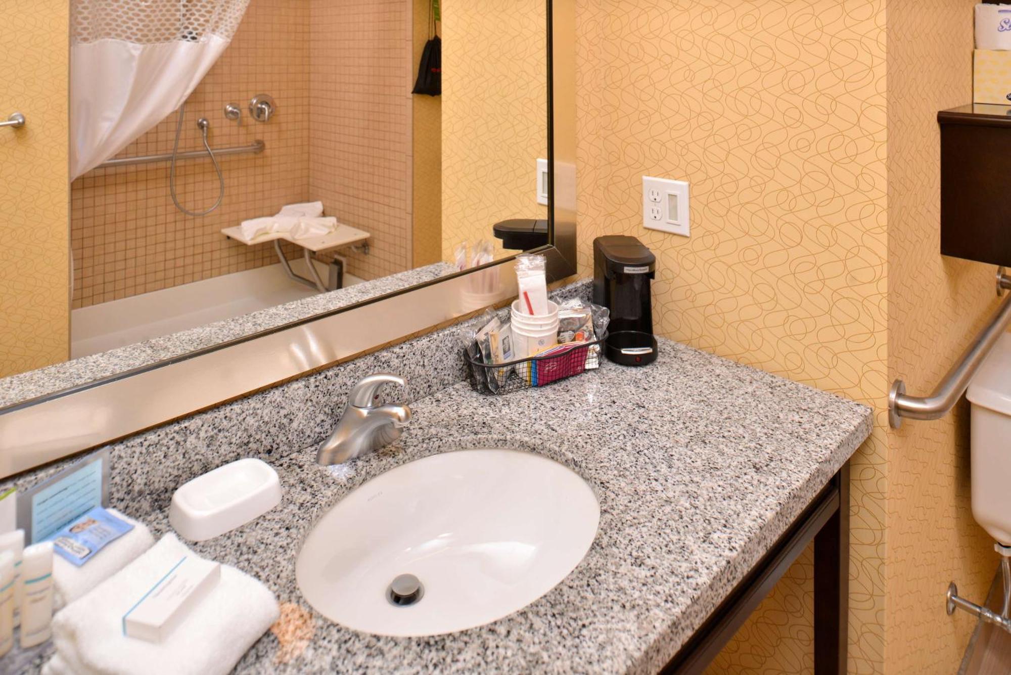 Hampton Inn Iowa City/University Area Exterior photo