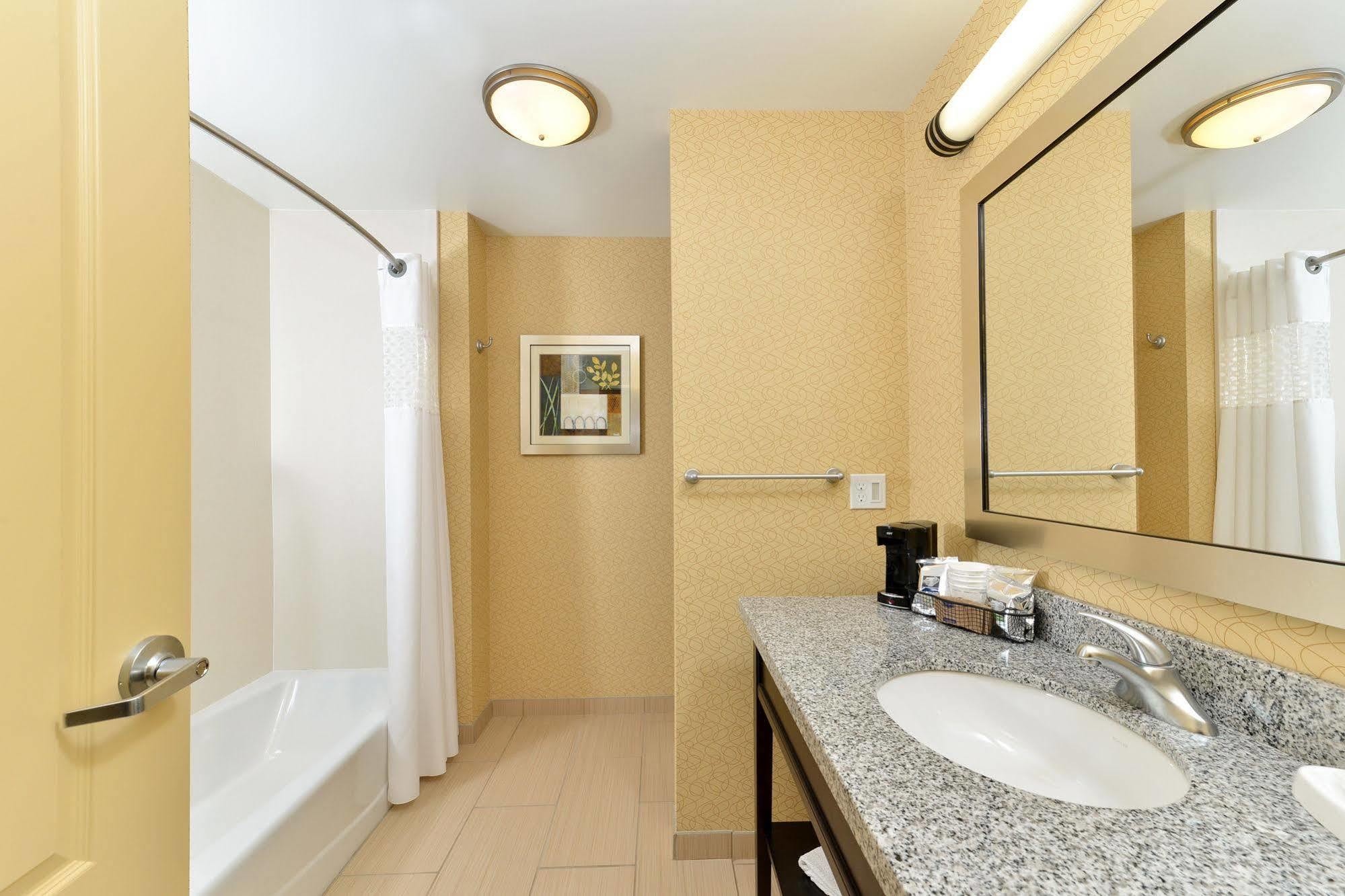 Hampton Inn Iowa City/University Area Exterior photo